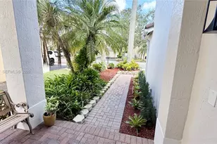 1392 Canary Island Dr, Weston, FL 33327 - Photo 4