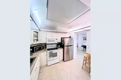 300 Bayview Dr #915, Sunny Isles Beach, FL 33160 - Photo 6