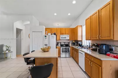 1886 NW 145th Ter, Pembroke Pines, FL 33028 - Photo 12