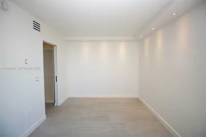 2899 Collins Ave #1422, Miami Beach, FL 33140 - Photo 10