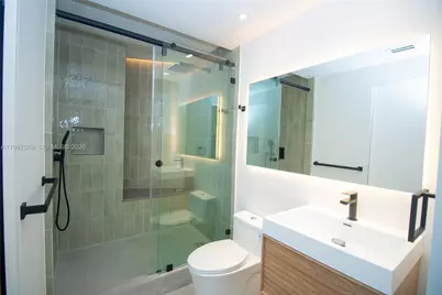 2899 Collins Ave #1422, Miami Beach, FL 33140 - Photo 12