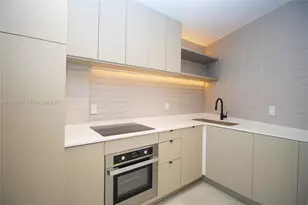 2899 Collins Ave, Miami Beach, FL 33140 - Photo 4