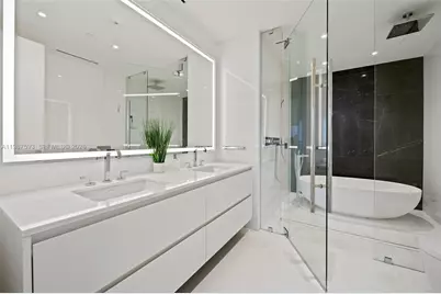 300 Biscayne Blvd Way #2106, Miami, FL 33131 - Photo 16