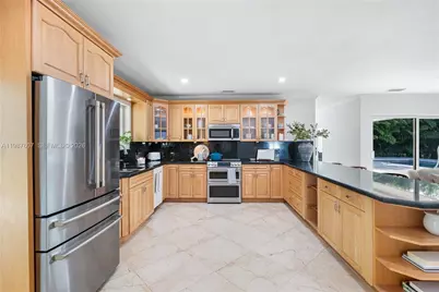 10235 SW 58th Ct, Pinecrest, FL 33156 - Photo 14