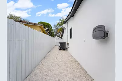 610 NE 164th Ter, North Miami Beach, FL 33162 - Photo 42