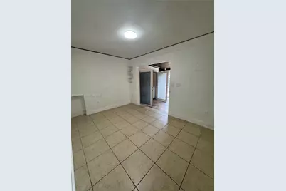 551 E 60th St, Hialeah, FL 33013 - Photo 8