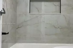 630 SE 3rd Pl, Hialeah, FL 33010 - Photo 10