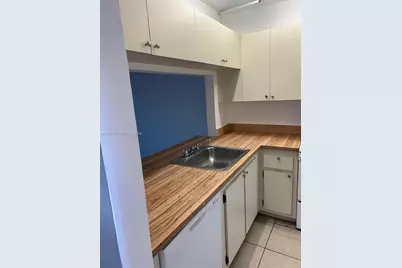 10425 NW 8th St #103, Pembroke Pines, FL 33026 - Photo 2