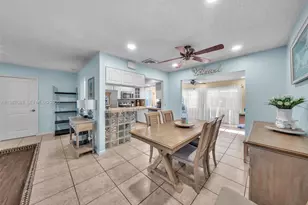 9621 NW 8th St, Pembroke Pines, FL 33024 - Photo 10