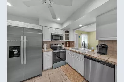 9621 NW 8th St, Pembroke Pines, FL 33024 - Photo 26