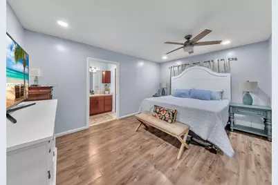 9621 NW 8th St, Pembroke Pines, FL 33024 - Photo 18