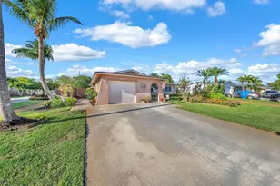 9621 NW 8th St, Pembroke Pines, FL 33024 - Photo 2