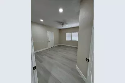 1545 NW 1st St #1535, Miami, FL 33125 - Photo 4