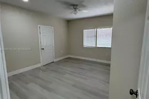 1545 NW 1st St, Miami, FL 33125 - Photo 4