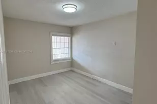 1545 NW 1st St, Miami, FL 33125 - Photo 12