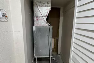 1545 NW 1st St, Miami, FL 33125 - Photo 6