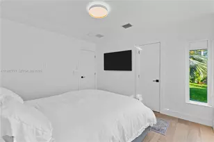 8926 Emerson Ave, Surfside, FL 33154 - Photo 26