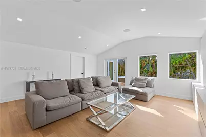 8926 Emerson Ave, Surfside, FL 33154 - Photo 16