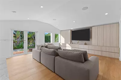 8926 Emerson Ave, Surfside, FL 33154 - Photo 14