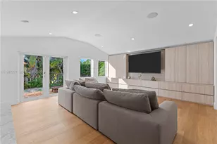 8926 Emerson Ave, Surfside, FL 33154 - Photo 14