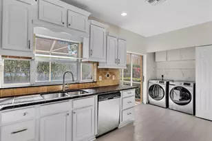 11407 Lakeview Dr, Coral Springs, FL 33071 - Photo 22