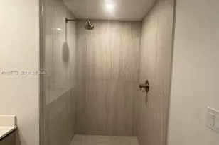 77 SE 5th St, Miami, FL 33131 - Photo 16