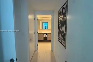77 SE 5th St, Miami, FL 33131 - Photo 14