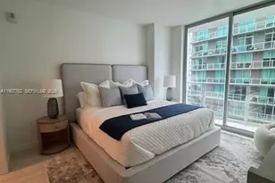 77 SE 5th St, Miami, FL 33131 - Photo 12
