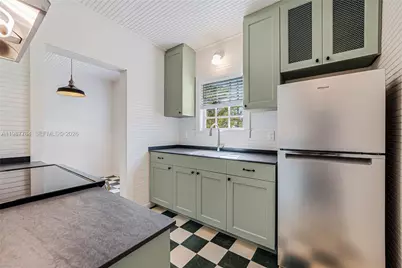 3826 Oak Ave #3826, Miami, FL 33133 - Photo 2