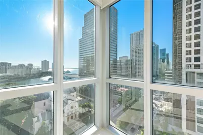 500 Brickell Ave #1402, Miami, FL 33131 - Photo 10