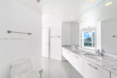 500 Brickell Ave #1402, Miami, FL 33131 - Photo 24