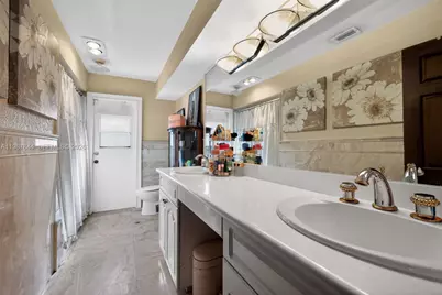 9420 Sea Turtle Ln, Plantation, FL 33324 - Photo 22