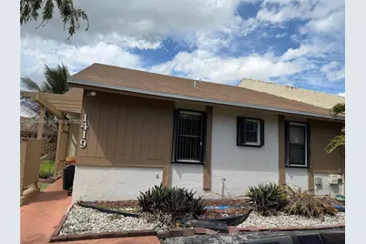 1419 Yellowthroat St, Homestead, FL 33035 - Photo 2