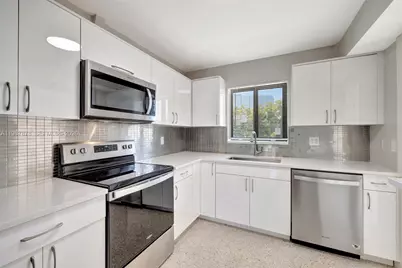 2190 NE 51 Court #204, Fort Lauderdale, FL 33308 - Photo 4