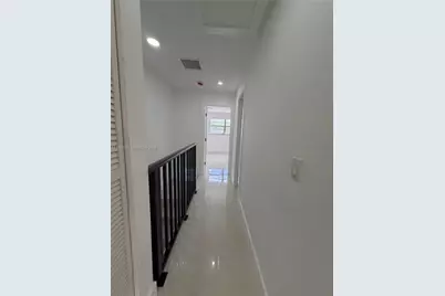 1550 W 7th Ct #18, Hialeah, FL 33010 - Photo 8