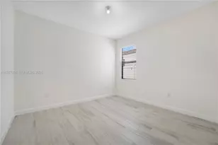 10521 W 35th Way, Hialeah, FL 33018 - Photo 12