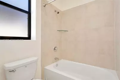 10521 W 35th Way, Hialeah, FL 33018 - Photo 20