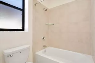 10521 W 35th Way, Hialeah, FL 33018 - Photo 20