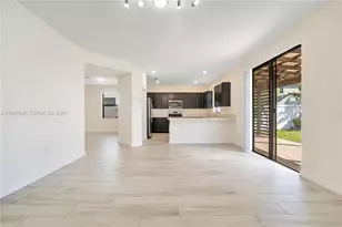 10521 W 35th Way, Hialeah, FL 33018 - Photo 4
