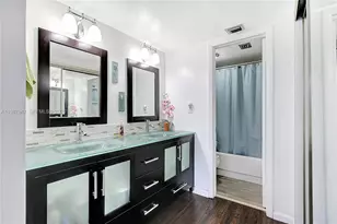 1100 Colony Point Cir, Pembroke Pines, FL 33026 - Photo 10