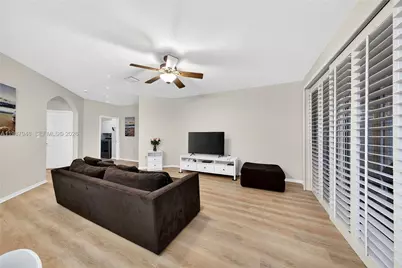 1511 NW 168th Ave, Pembroke Pines, FL 33028 - Photo 8