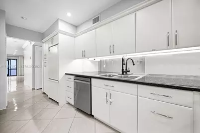 4020 N Hills Dr #2, Hollywood, FL 33021 - Photo 32