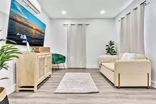 703 NE 7th St, Hallandale Beach, FL 33009 - Photo 26