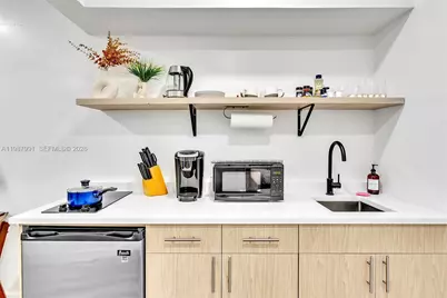 703 NE 7th St #5, Hallandale Beach, FL 33009 - Photo 20