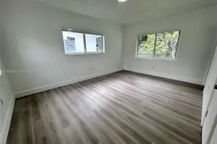 1232 NW 8th Ct, Miami, FL 33136 - Photo 8