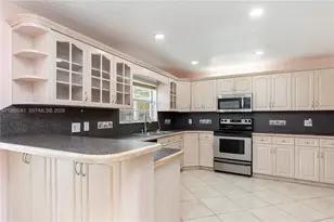 8970 Johnson St, Pembroke Pines, FL 33024 - Photo 32