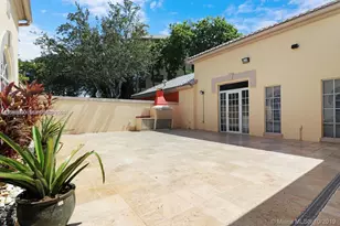 8180 Geneva Ct, Doral, FL 33166 - Photo 16