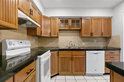 1511 NW 85th Way, Pembroke Pines, FL 33024 - Photo 4