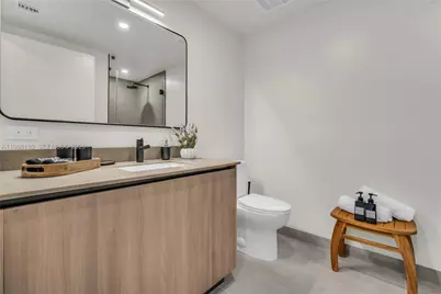 121 NE 5th St #902, Miami, FL 33132 - Photo 18