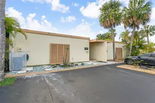 7020 Crown Gate Dr, Miami Lakes, FL 33014 - Photo 2